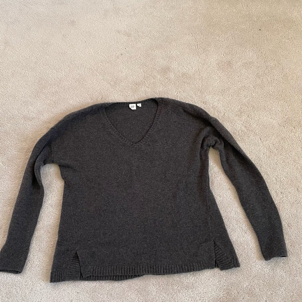 Women's GAP Gray V-neck Sweater - XS